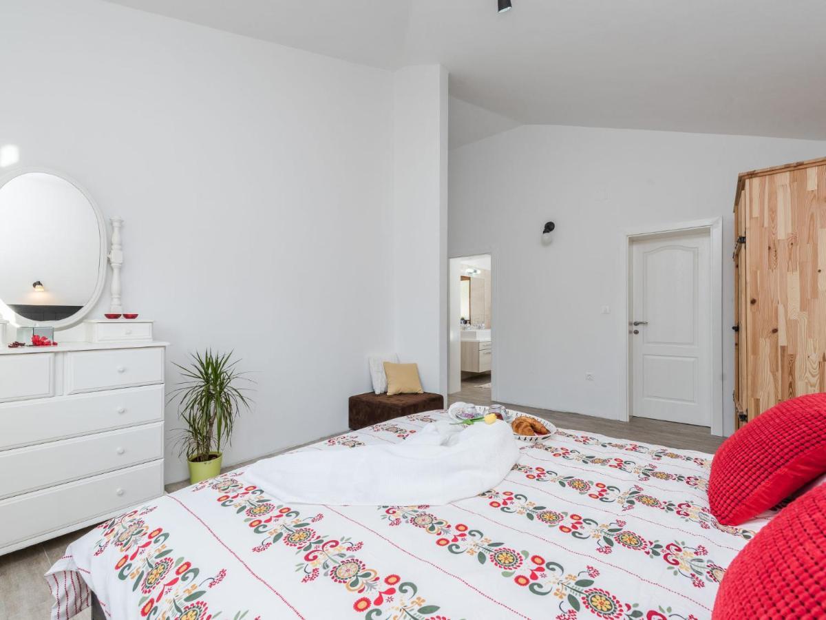 Holiday Home Velebit By Interhome โรวานิสกา ภายนอก รูปภาพ